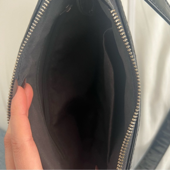 Sleek Black Crocodile Pattern Shoulder Bag - Picture 4 of 5